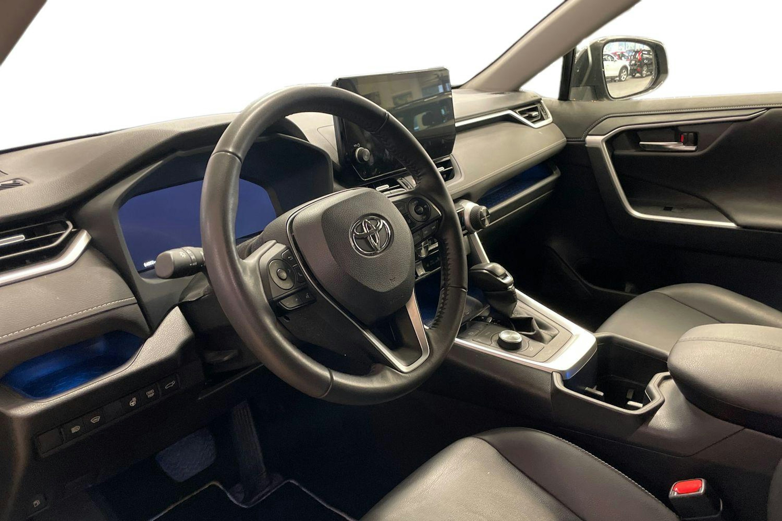 harmaa Toyota RAV4 2023 kuva 3.