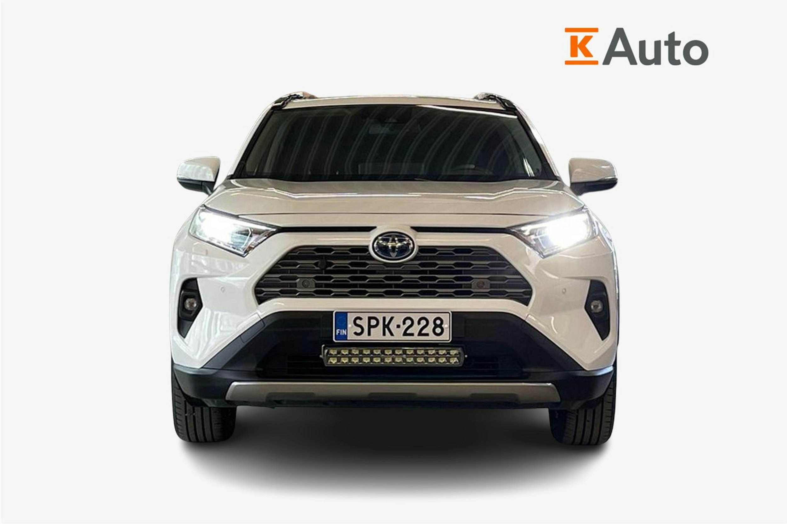 Valkoinen Toyota RAV4 2023 kuva 5.