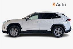 Valkoinen Toyota RAV4 2023 kuva 6.
