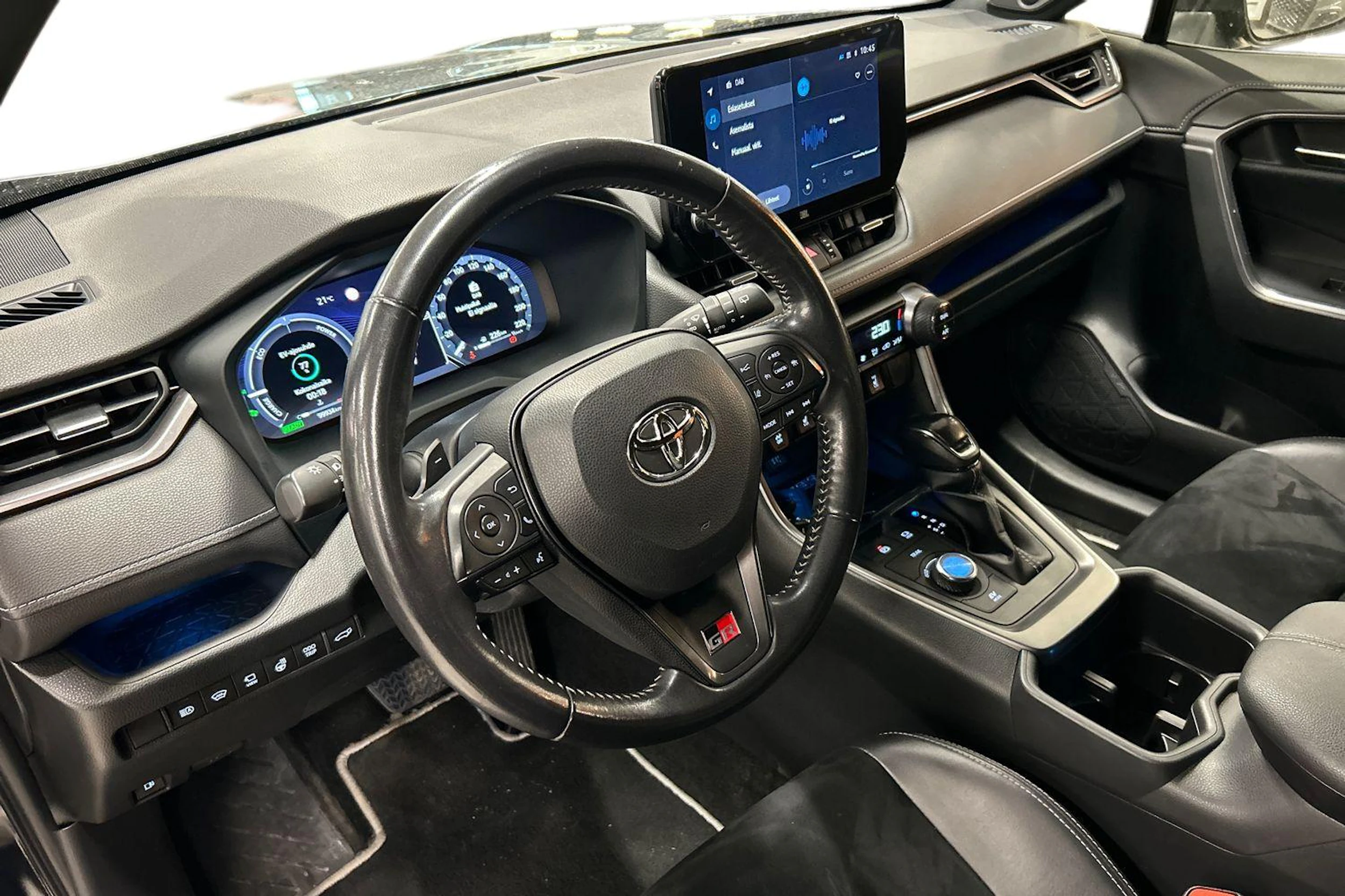 musta Toyota RAV4 2023 kuva 3.