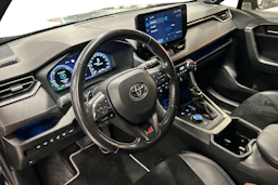 musta Toyota RAV4 2023 kuva 3.