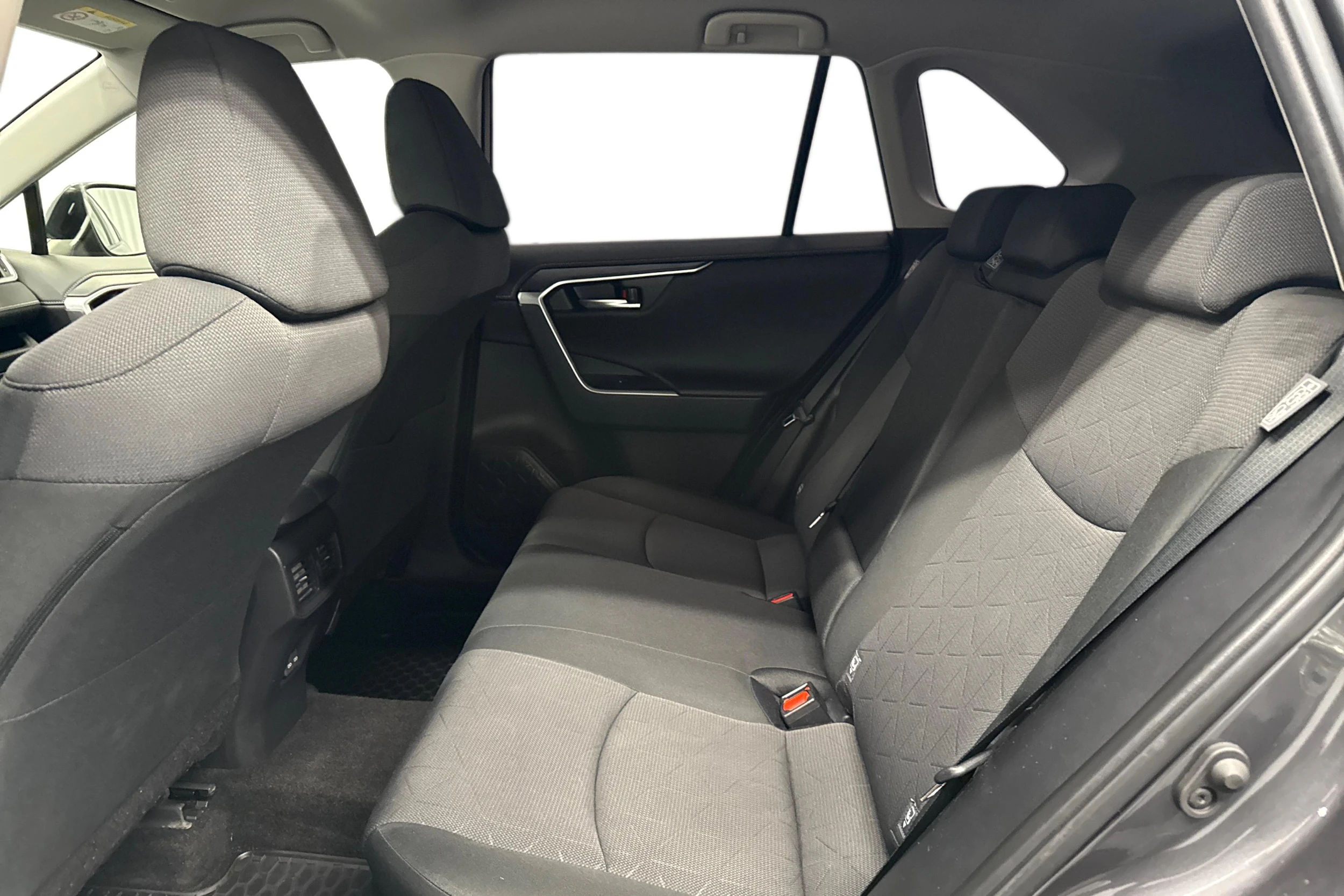 harmaa Toyota RAV4 2024 kuva 11.