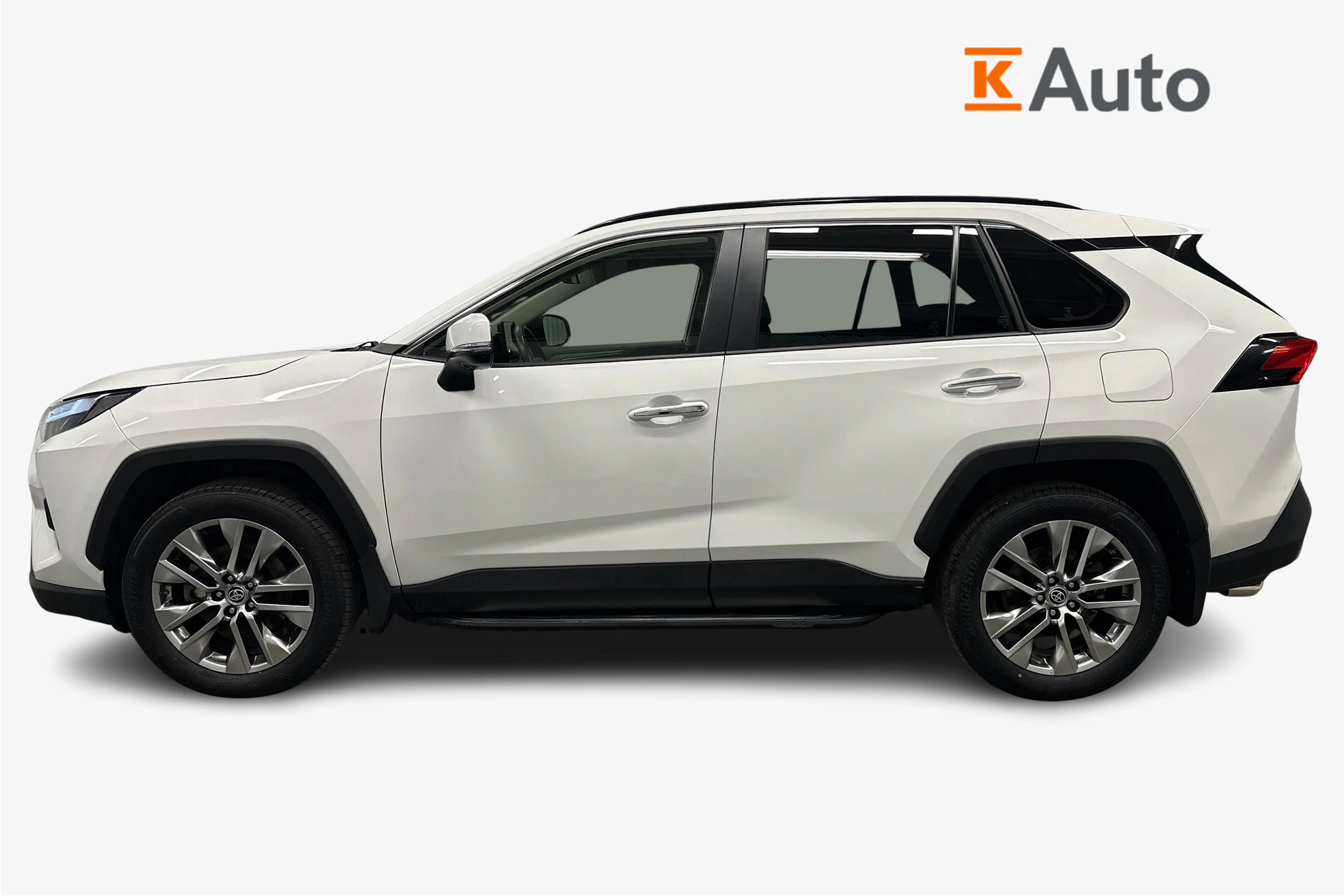 valkoinen Toyota RAV4 2024 kuva 5.