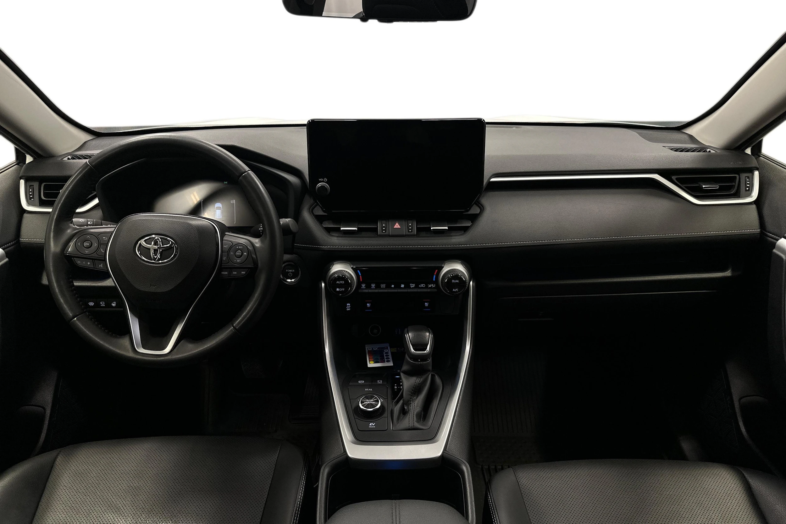 valkoinen Toyota RAV4 2024 kuva 7.