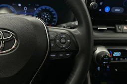 valkoinen Toyota RAV4 2024 kuva 12.