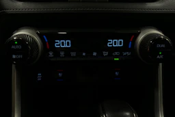 valkoinen Toyota RAV4 2024 kuva 26.