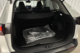 valkoinen Toyota RAV4 2024 kuva 28.