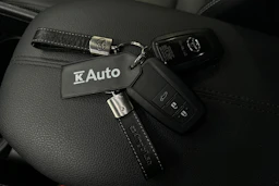 valkoinen Toyota RAV4 2024 kuva 30.