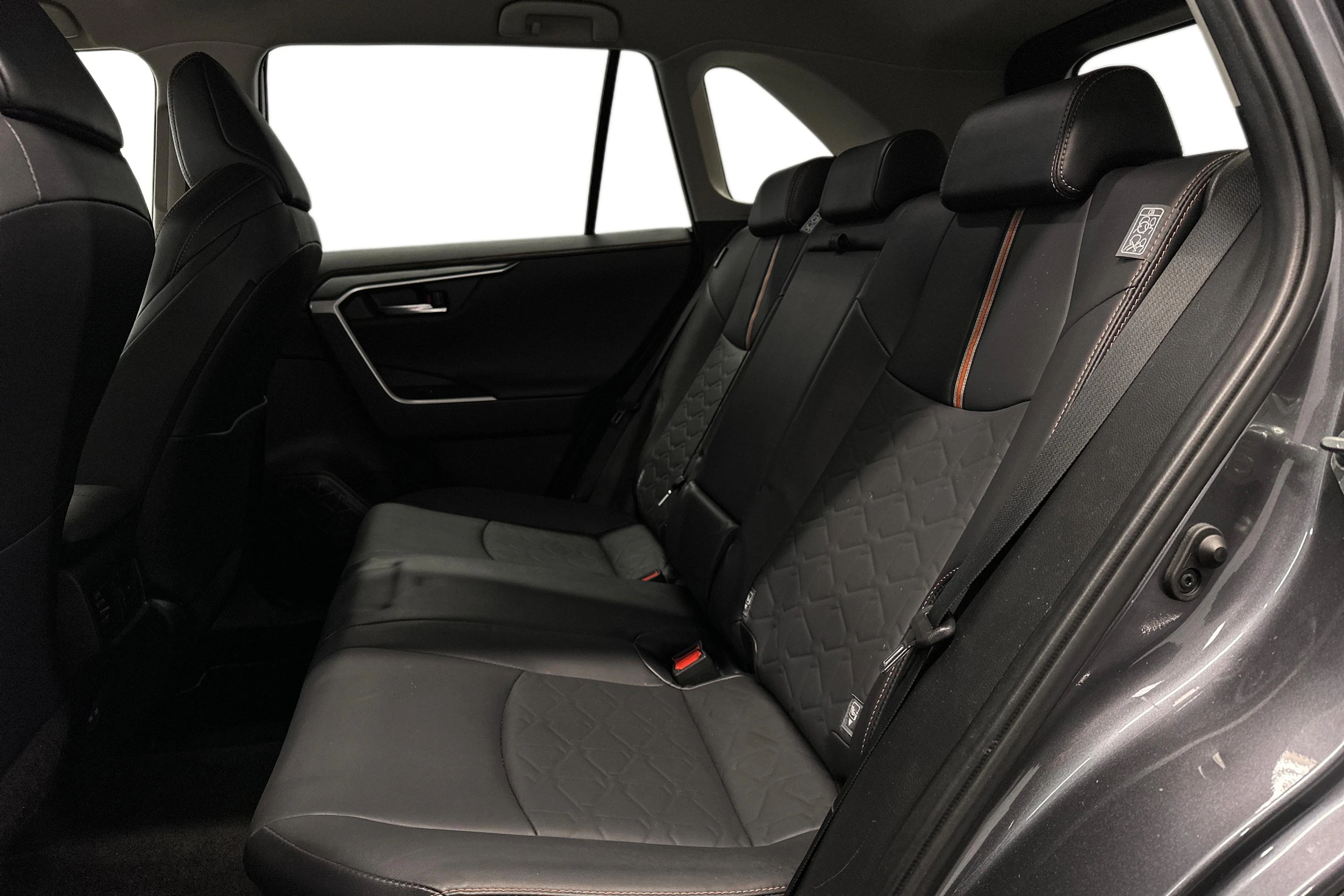 harmaa Toyota RAV4 2024 kuva 11.