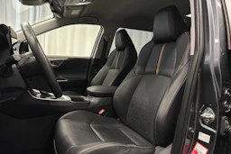 harmaa Toyota RAV4 2024 kuva 18.