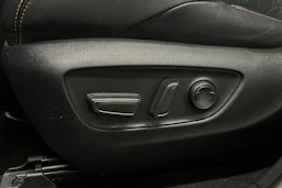harmaa Toyota RAV4 2024 kuva 19.