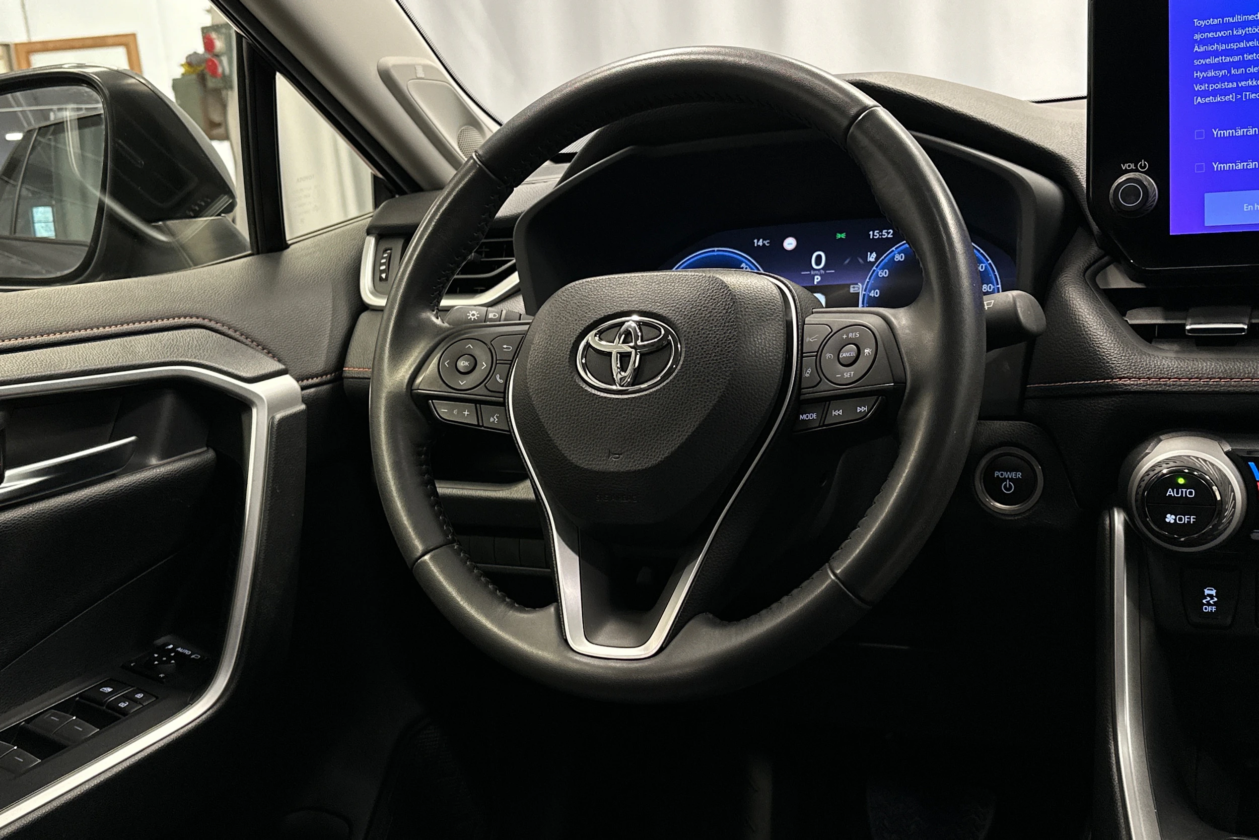 harmaa Toyota RAV4 2024 kuva 20.