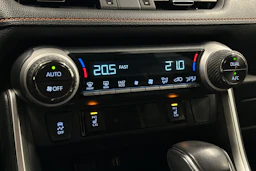 harmaa Toyota RAV4 2024 kuva 27.