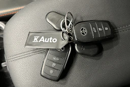 harmaa Toyota RAV4 2024 kuva 32.