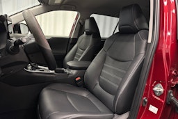 punainen Toyota RAV4 2024 kuva 13.