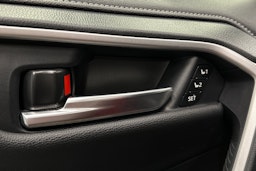 punainen Toyota RAV4 2024 kuva 15.