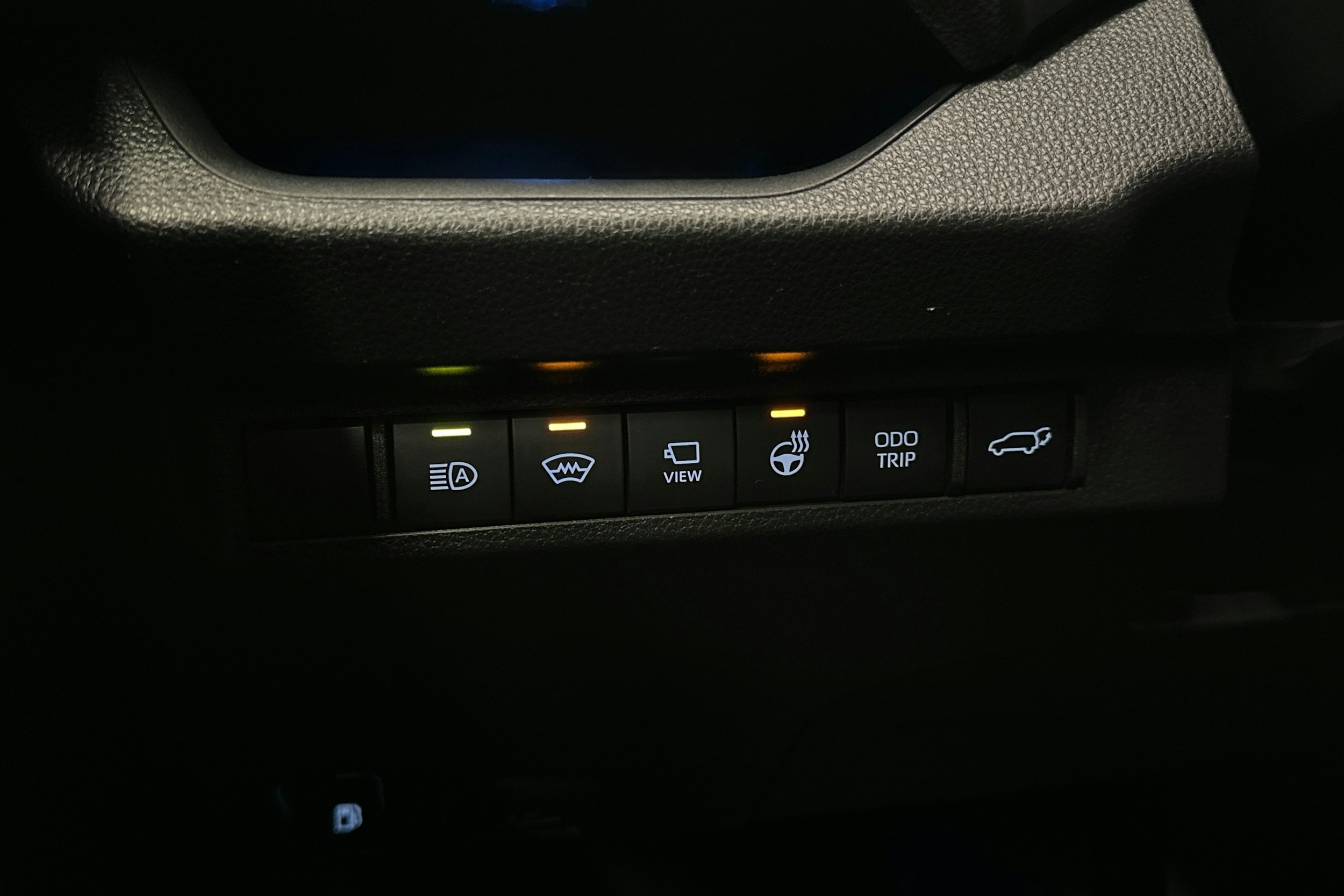 punainen Toyota RAV4 2024 kuva 19.