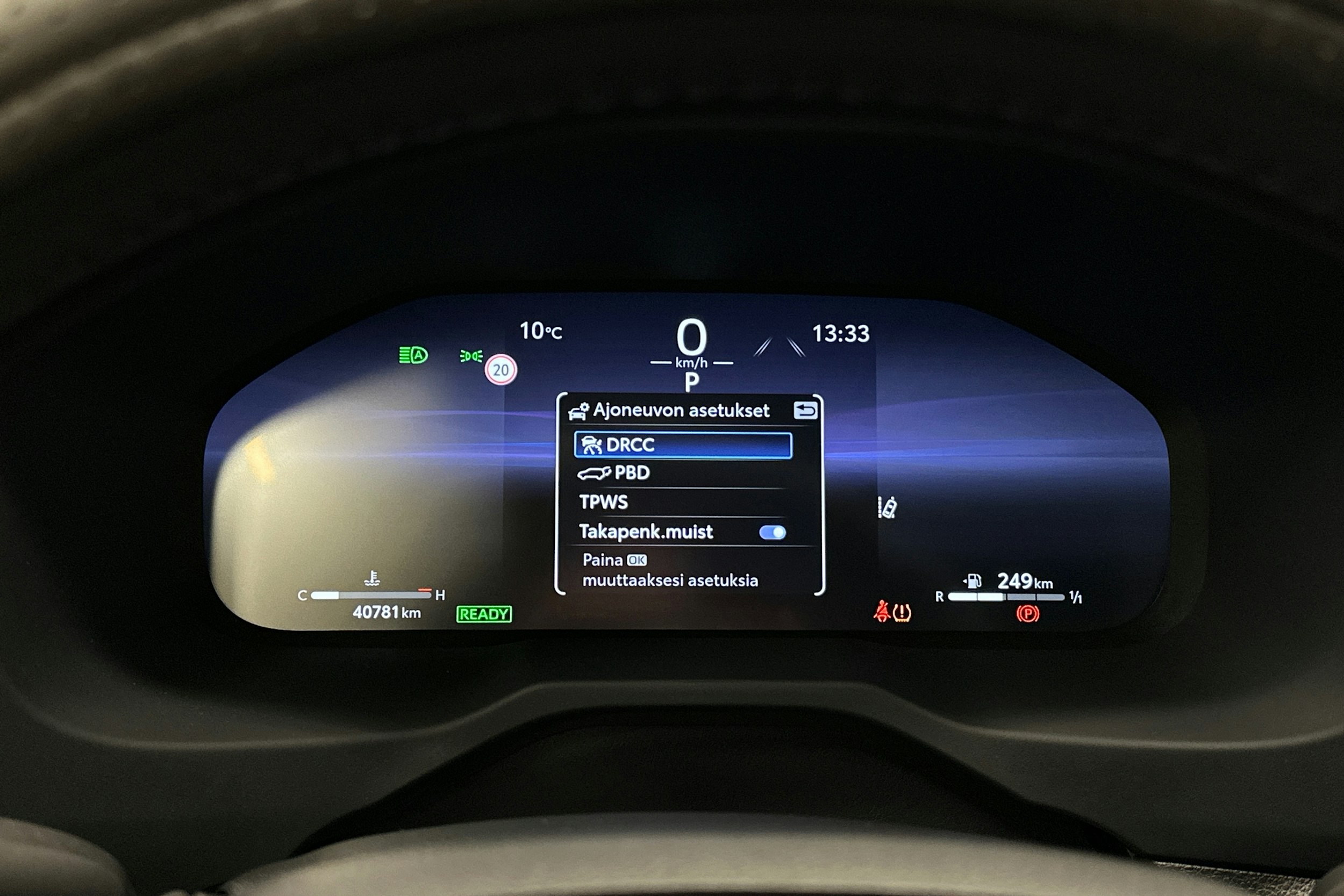 punainen Toyota RAV4 2024 kuva 23.