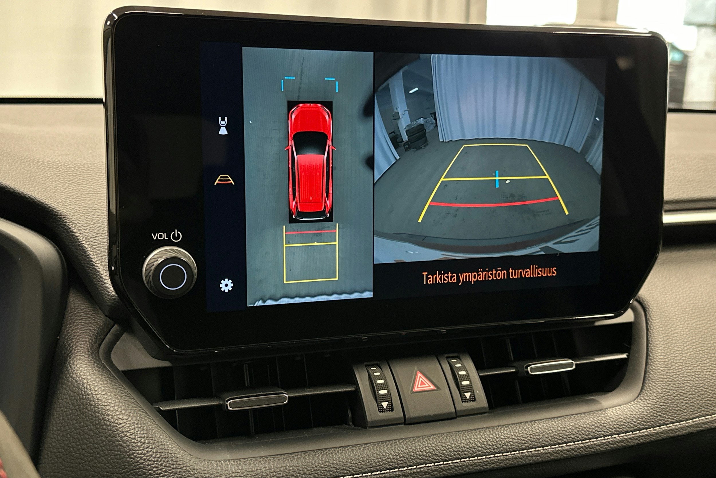 punainen Toyota RAV4 2024 kuva 25.