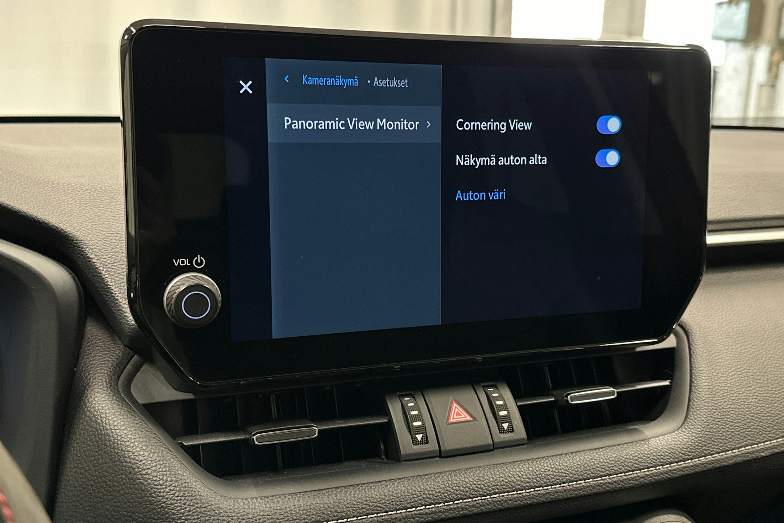 punainen Toyota RAV4 2024 kuva 26.