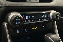 punainen Toyota RAV4 2024 kuva 27.