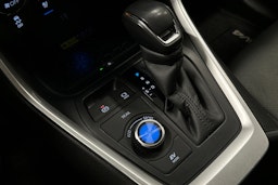 punainen Toyota RAV4 2024 kuva 29.