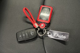 punainen Toyota RAV4 2024 kuva 31.