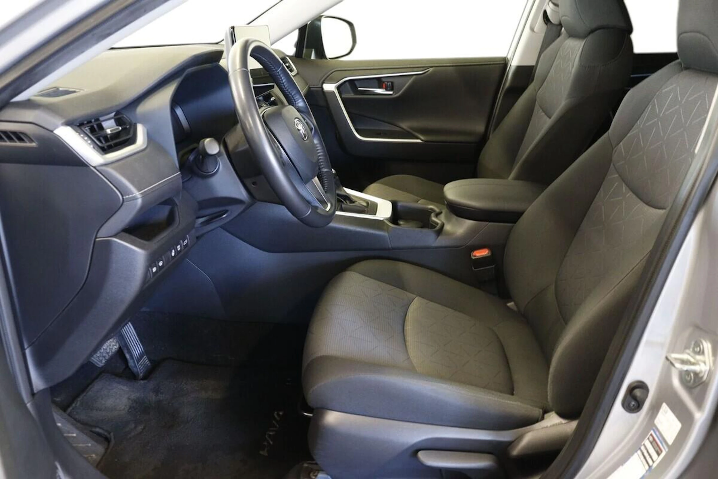 met. hopea Toyota RAV4 2024 kuva 6.