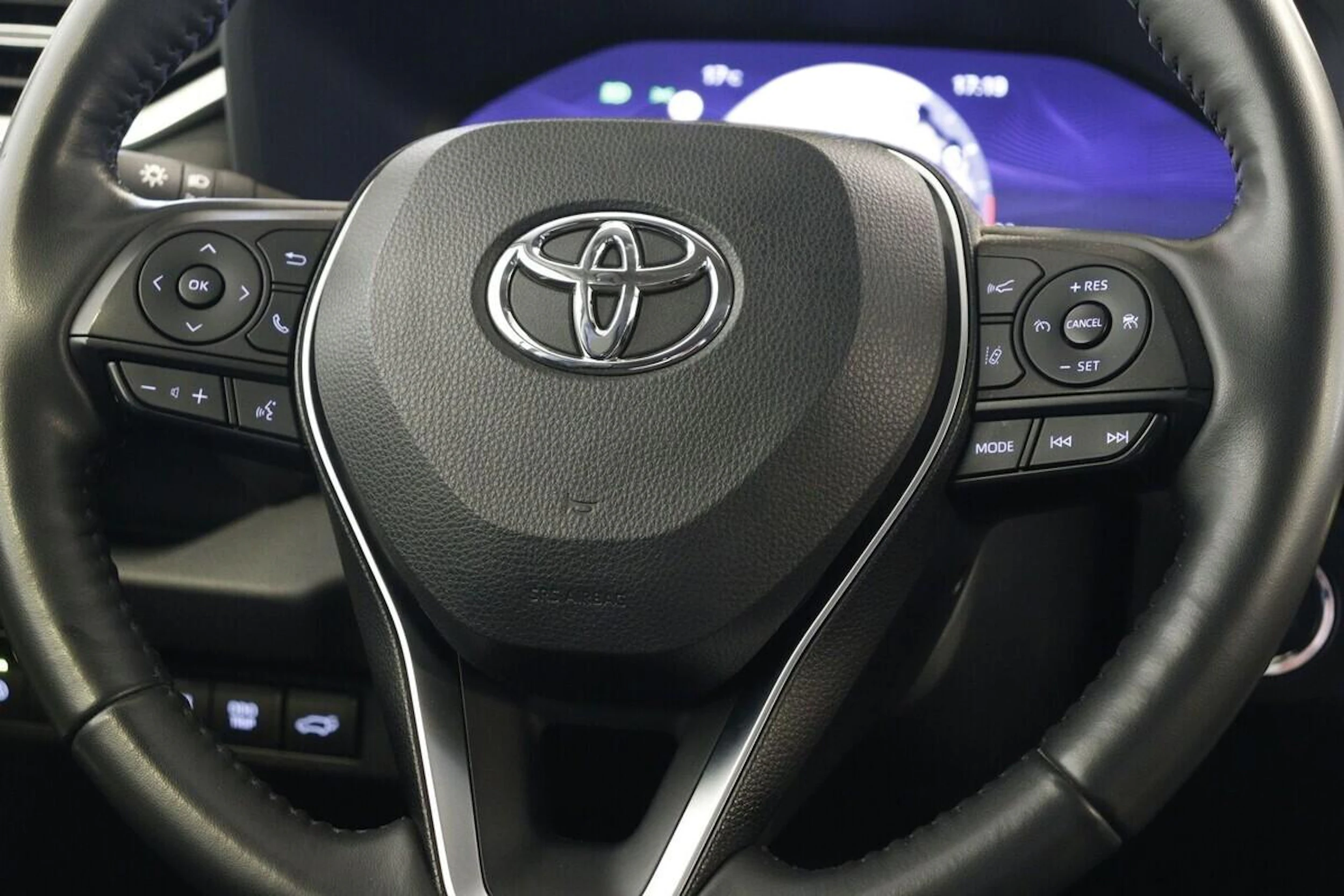 met. hopea Toyota RAV4 2024 kuva 8.