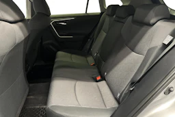 harmaa Toyota RAV4 2024 kuva 8.