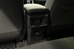 harmaa Toyota RAV4 2024 kuva 29.