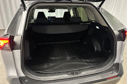 harmaa Toyota RAV4 2024 kuva 30.