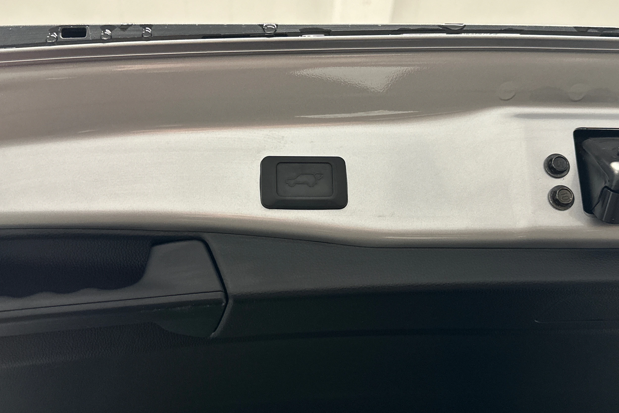 harmaa Toyota RAV4 2024 kuva 31.