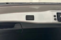 harmaa Toyota RAV4 2024 kuva 31.