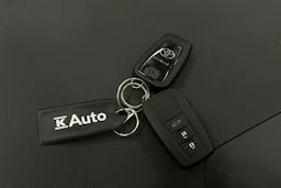 harmaa Toyota RAV4 2024 kuva 32.
