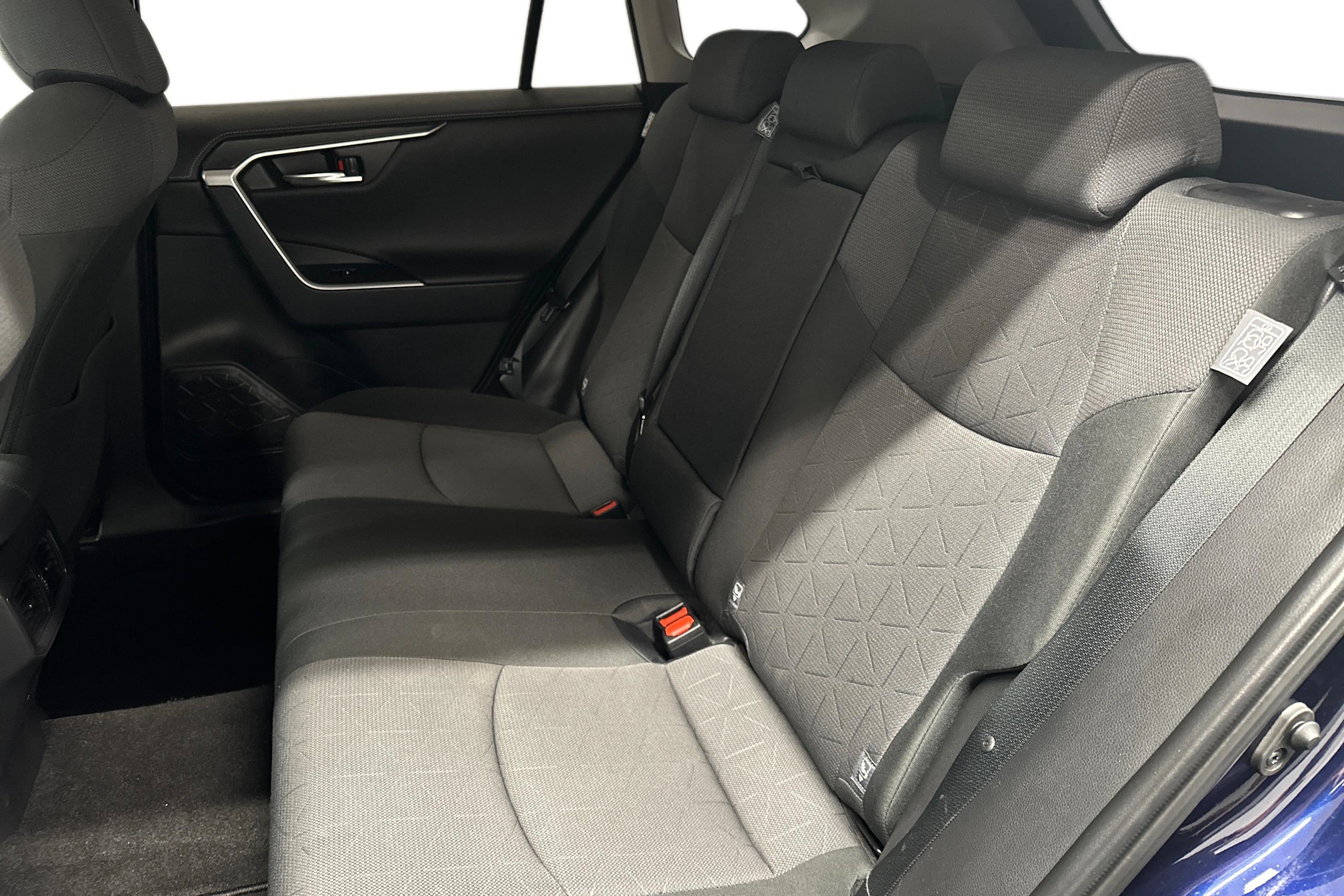 Toyota RAV4 2024 kuva 8.