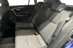 Toyota RAV4 2024 kuva 8.