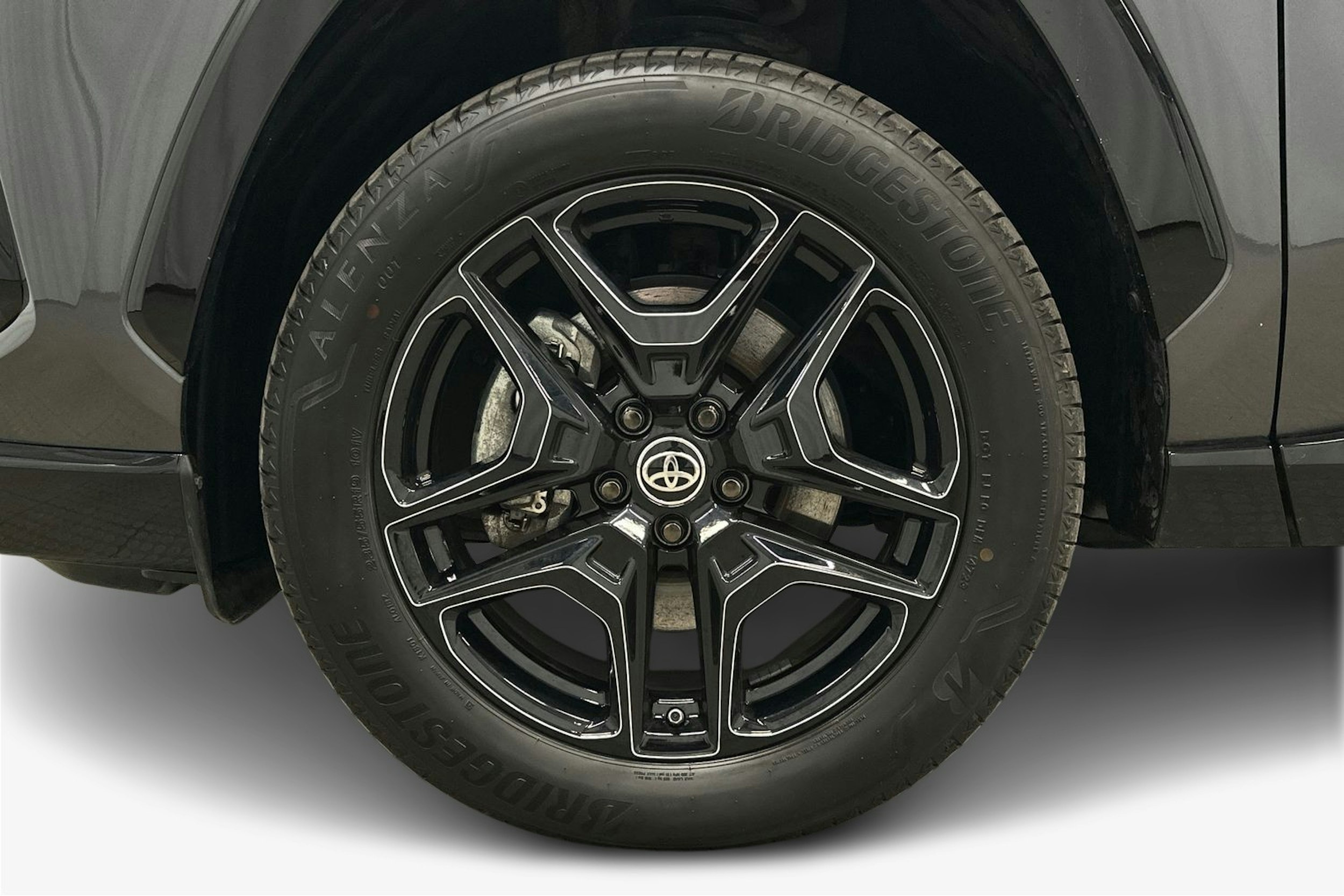 harmaa Toyota RAV4 2024 kuva 11.