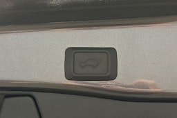 harmaa Toyota RAV4 2024 kuva 15.