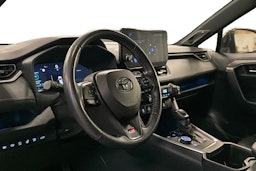 valkoinen Toyota RAV4 2024 kuva 3.