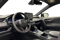 valkoinen Toyota RAV4 2024 kuva 7.