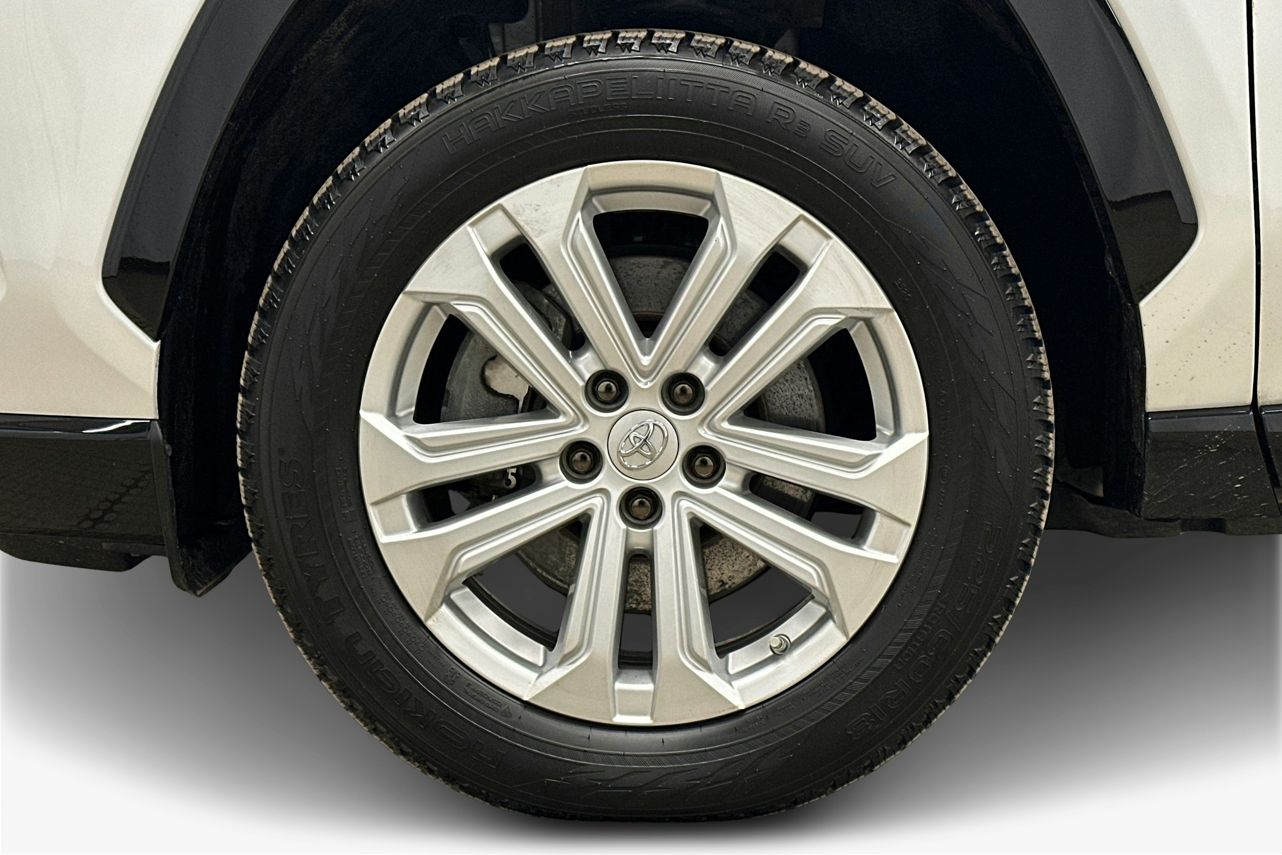 valkoinen Toyota RAV4 2024 kuva 11.