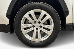 valkoinen Toyota RAV4 2024 kuva 11.