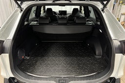 valkoinen Toyota RAV4 2024 kuva 14.