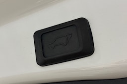 valkoinen Toyota RAV4 2024 kuva 15.