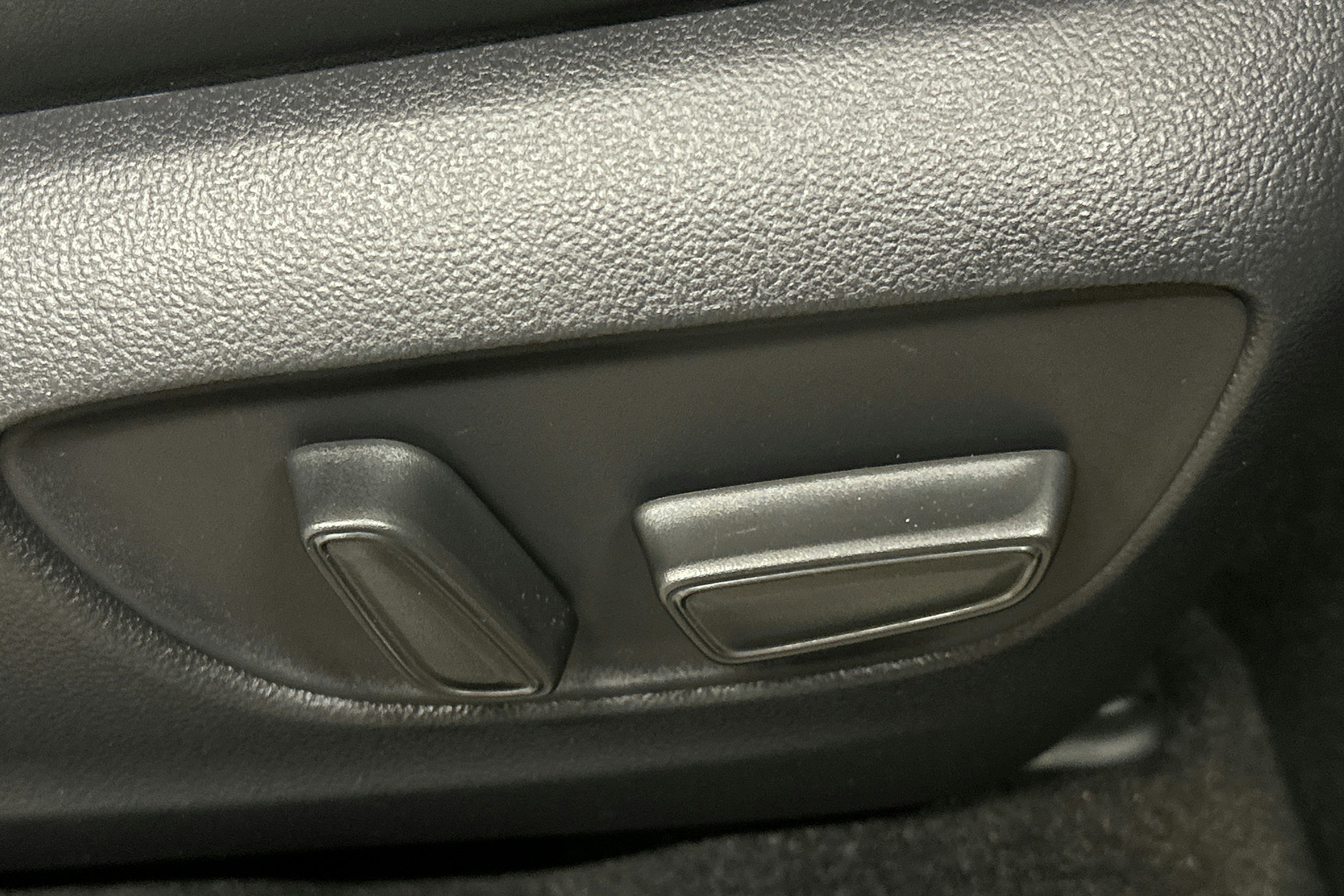 valkoinen Toyota RAV4 2024 kuva 19.