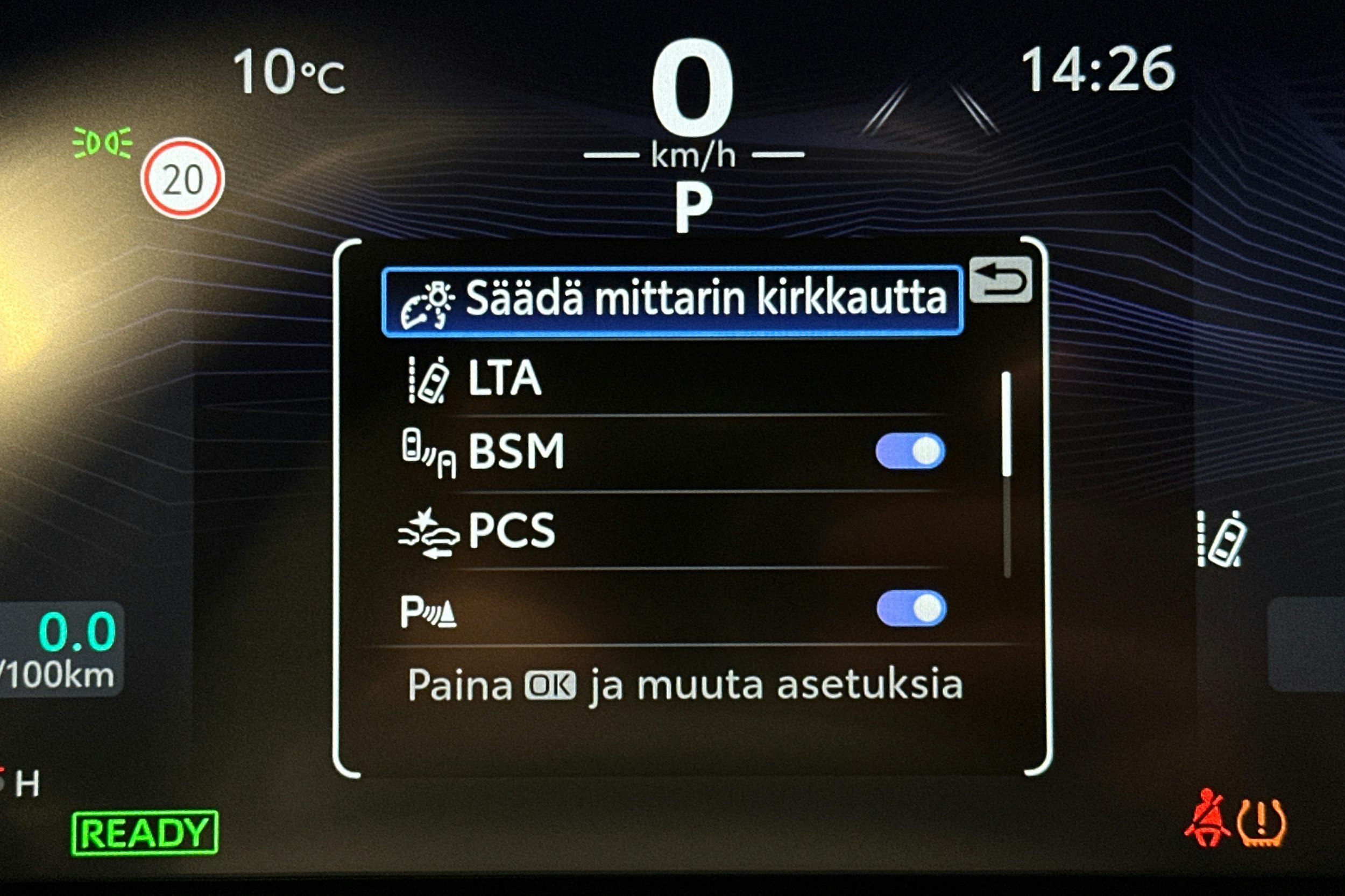 valkoinen Toyota RAV4 2024 kuva 25.