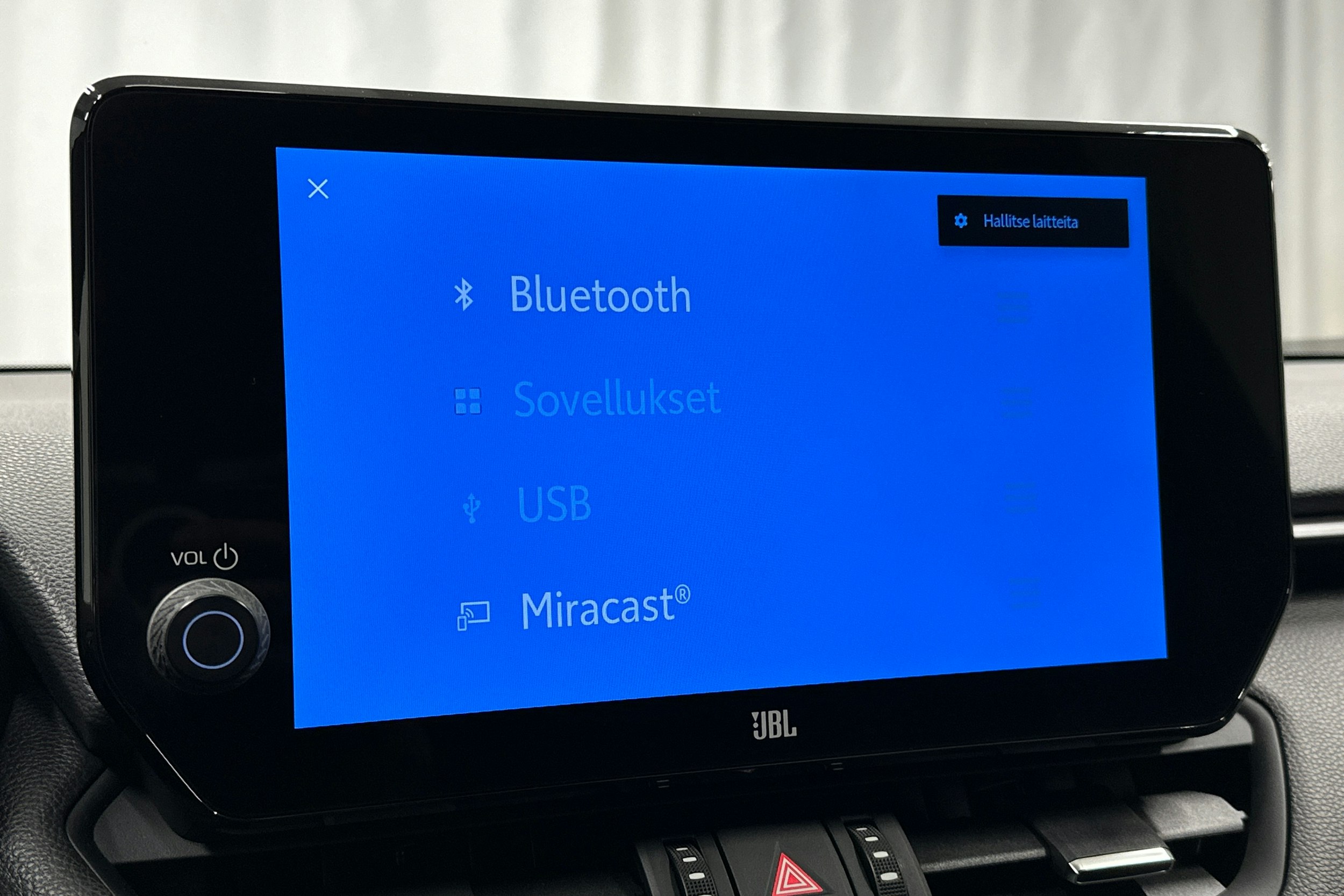 valkoinen Toyota RAV4 2024 kuva 27.