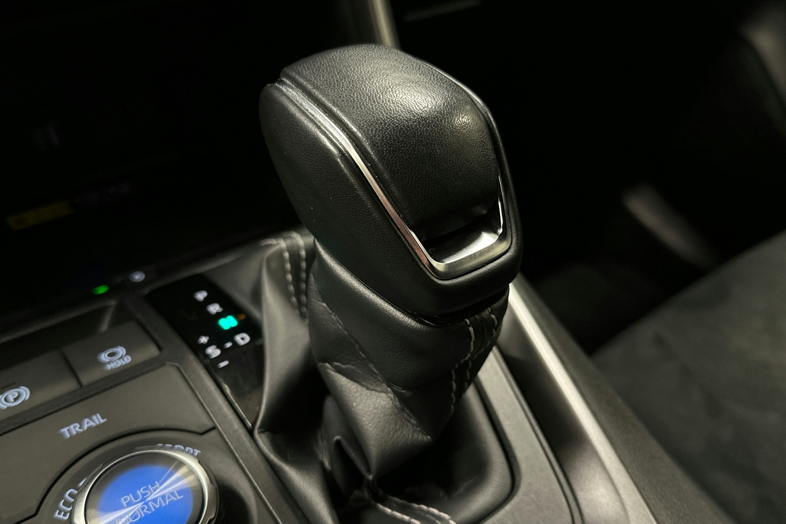 valkoinen Toyota RAV4 2024 kuva 31.