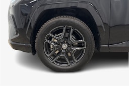 musta Toyota RAV4 2024 kuva 11.